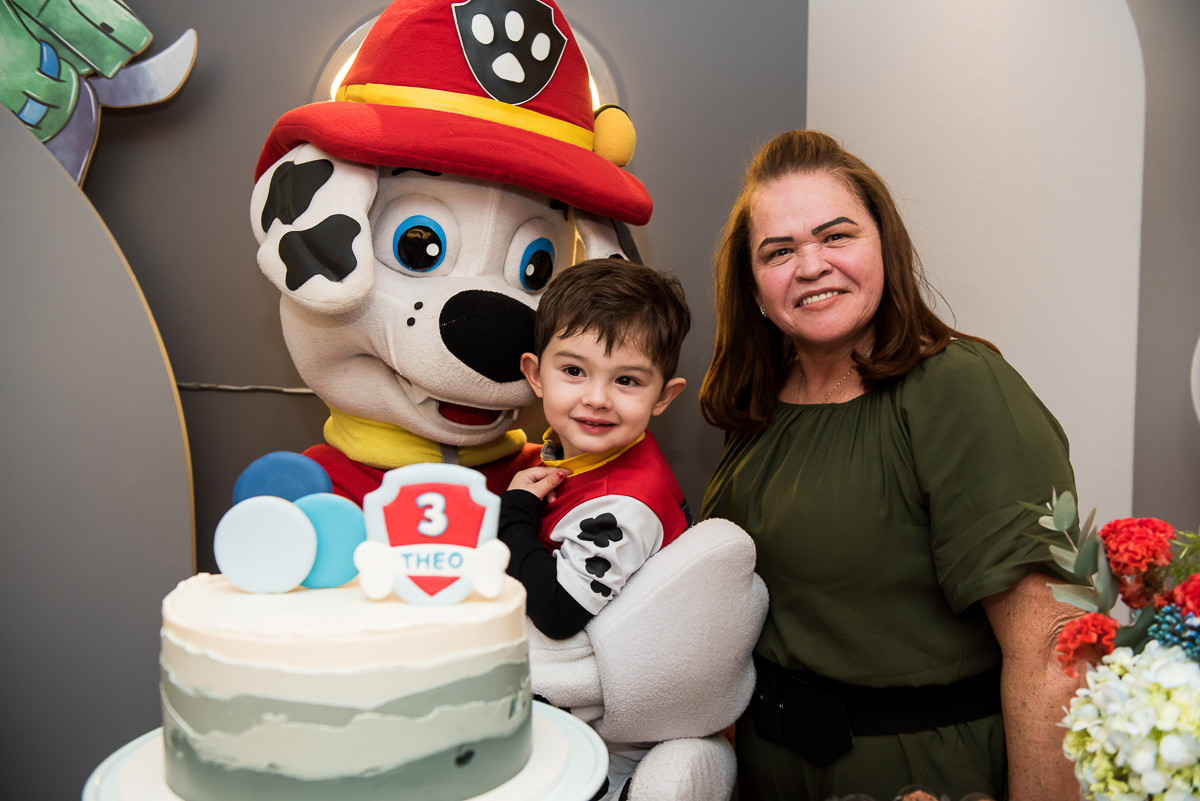 Foto com o Cachorrinho da Patrulha Canina