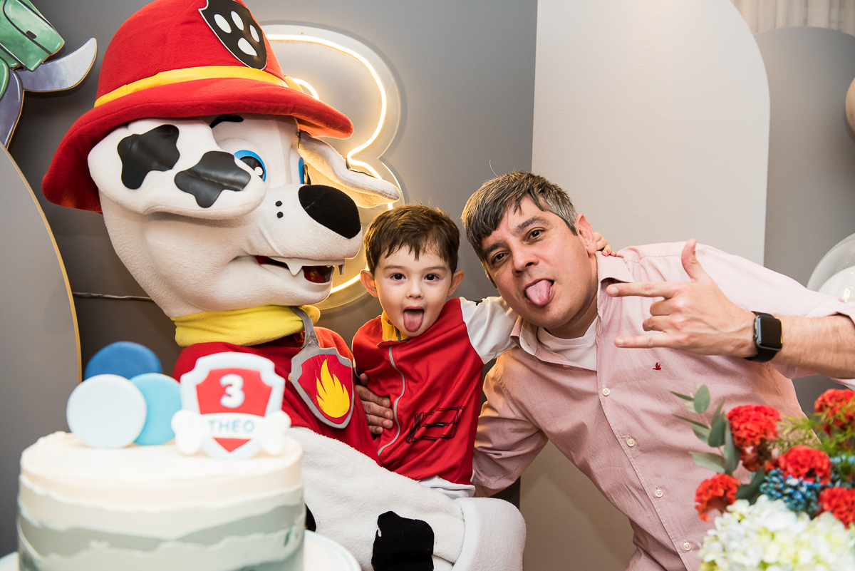 Foto com o Cachorrinho da Patrulha Canina