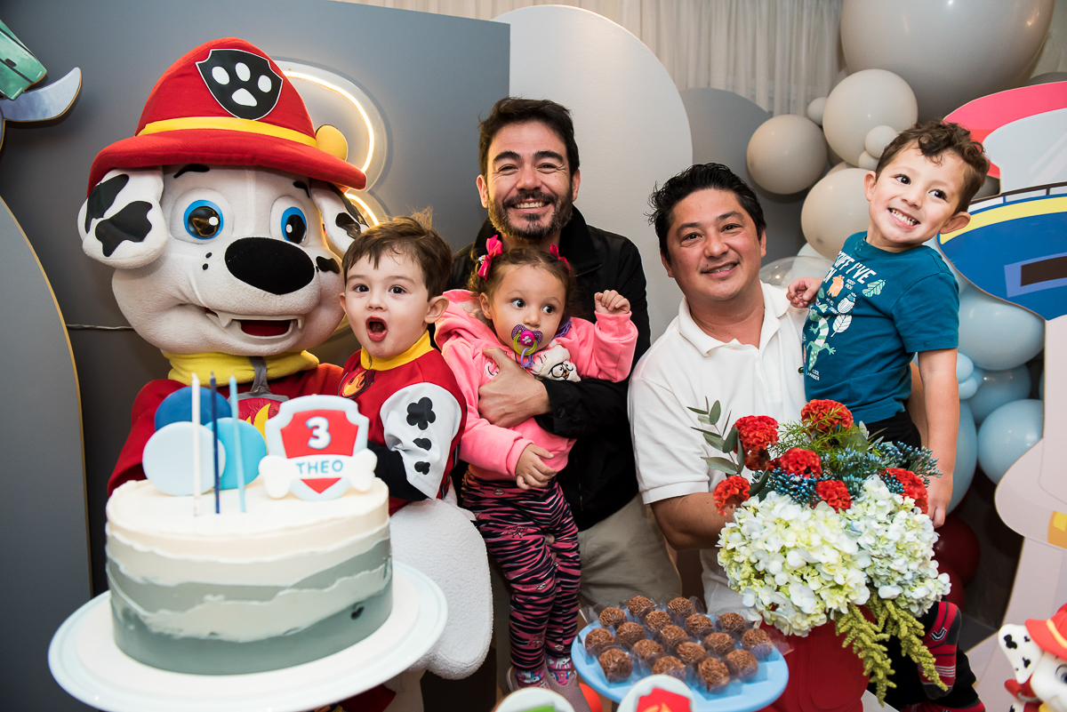 Foto com o Cachorrinho da Patrulha Canina