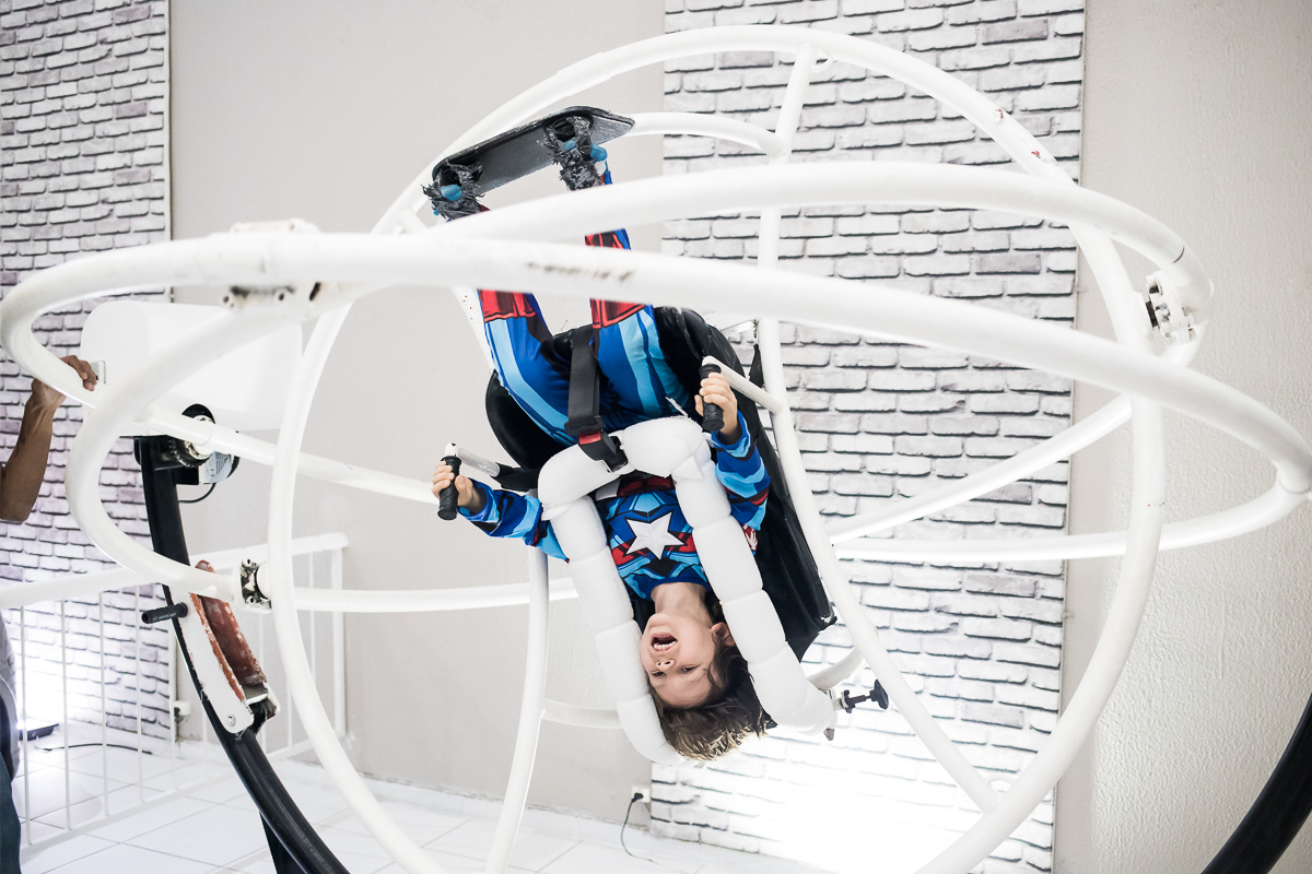 de cabeça para baixo