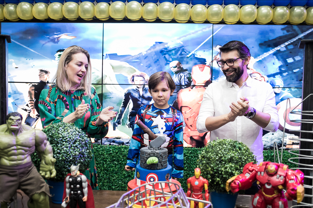 Hora do Parabéns com Avengers