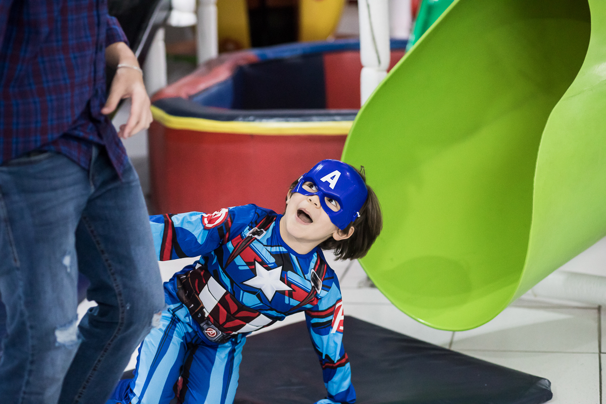 curtindo o escorregador