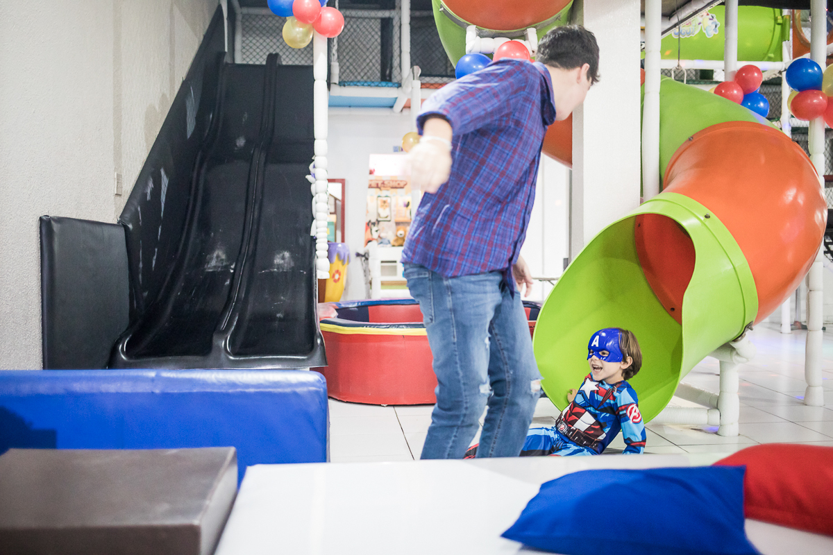 curtindo o escorregador