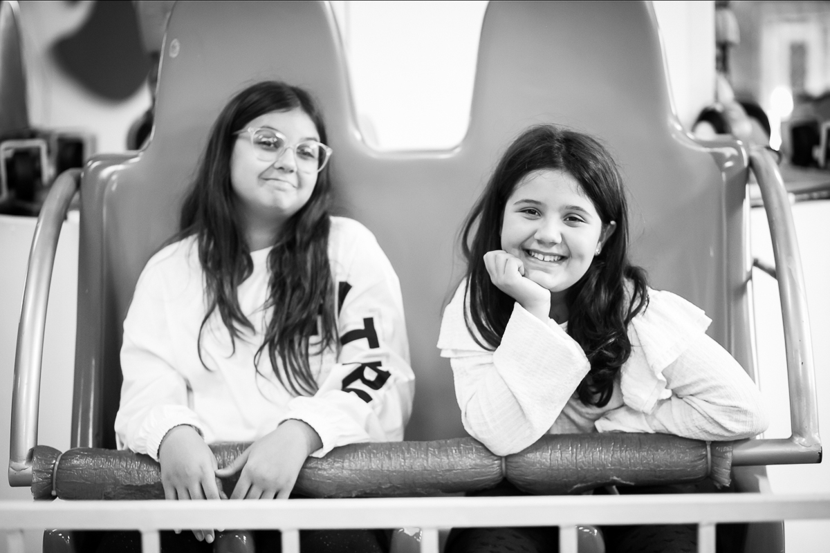 duas amigas foto em preto e branco