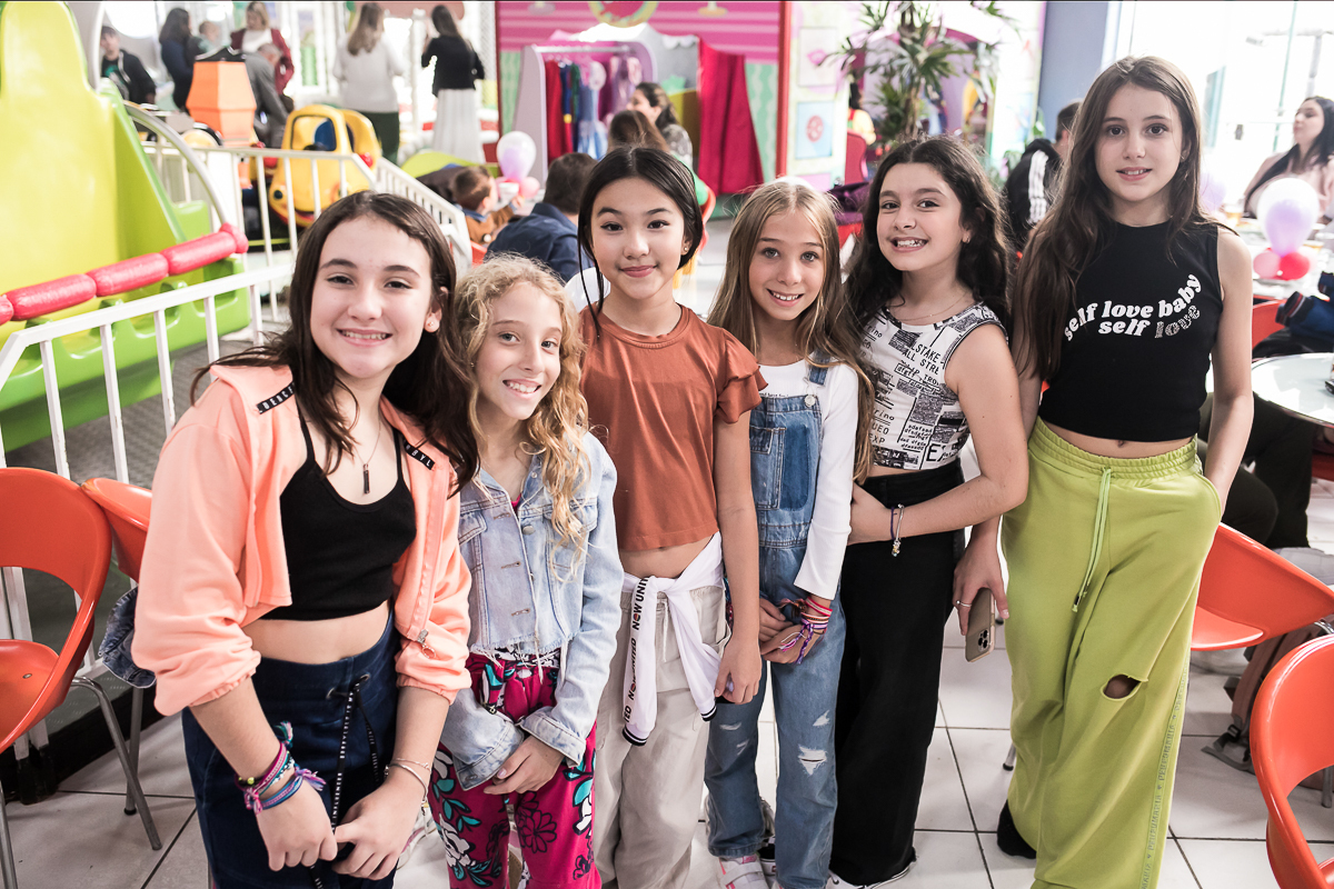 crianças felizes