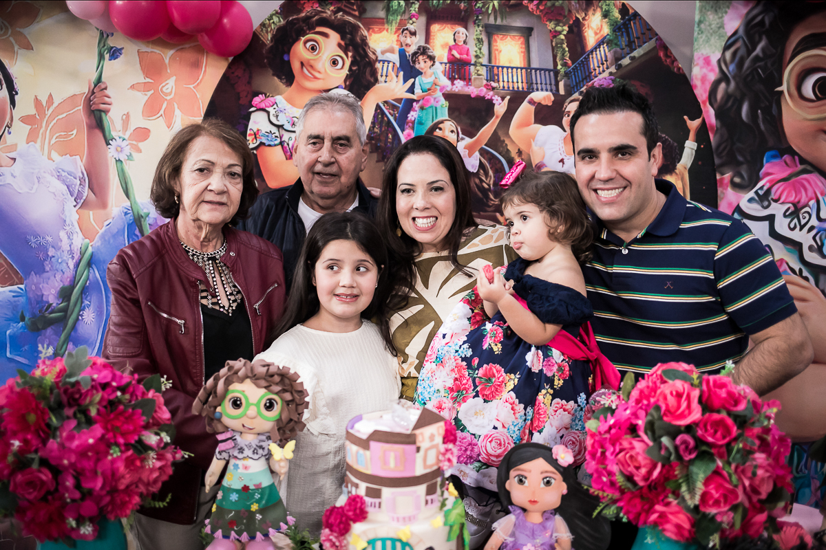 Família Feliz - Tema Encanto Disney