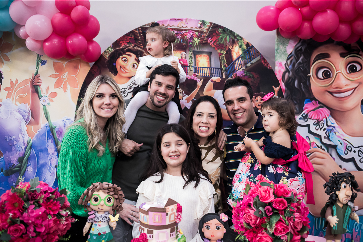 Família Feliz - Tema Encanto Disney