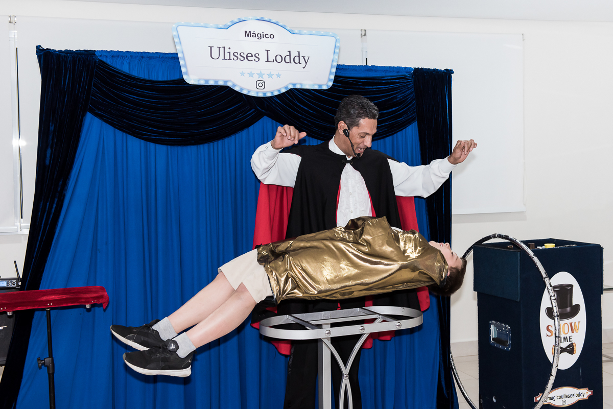 levitação de criança