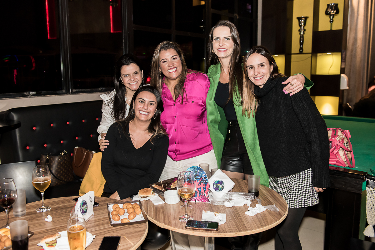 abraço nos convidados