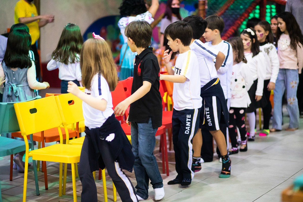 brincadeira dança da cadeira