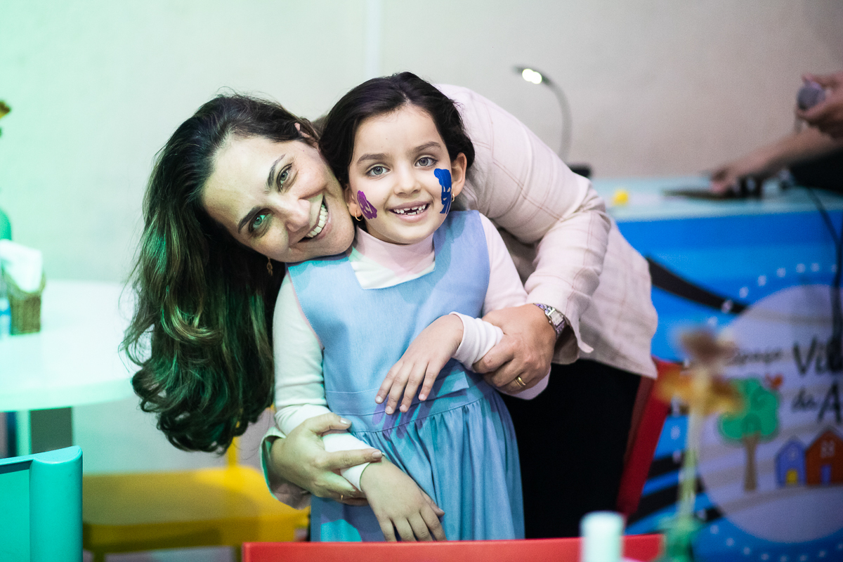 abraço quentinho da mãe