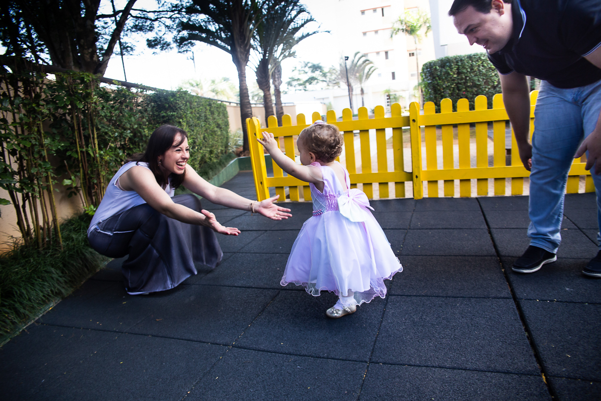 indo para o abraço com a mamãe