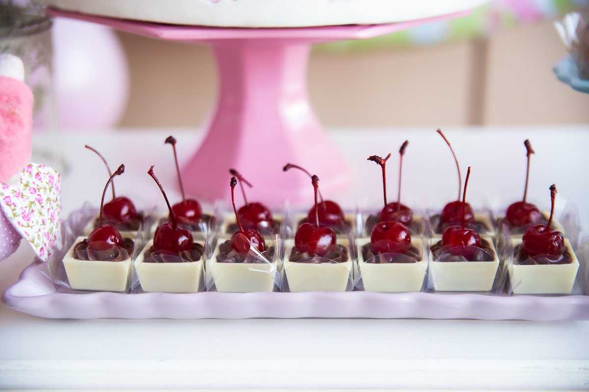 brigadeiros com cereja