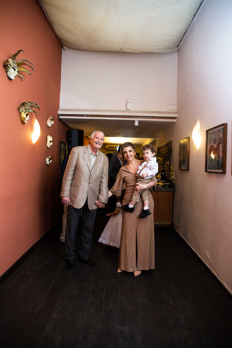 fotografia de bodas de ouro, com o neto