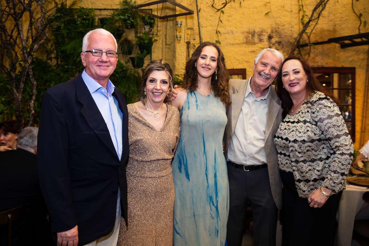 casal com os convidados