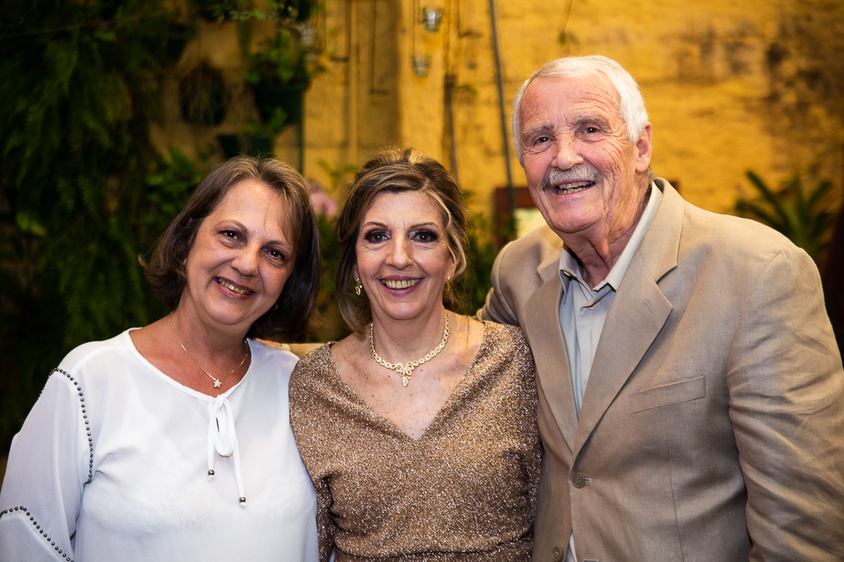 casal com os convidados