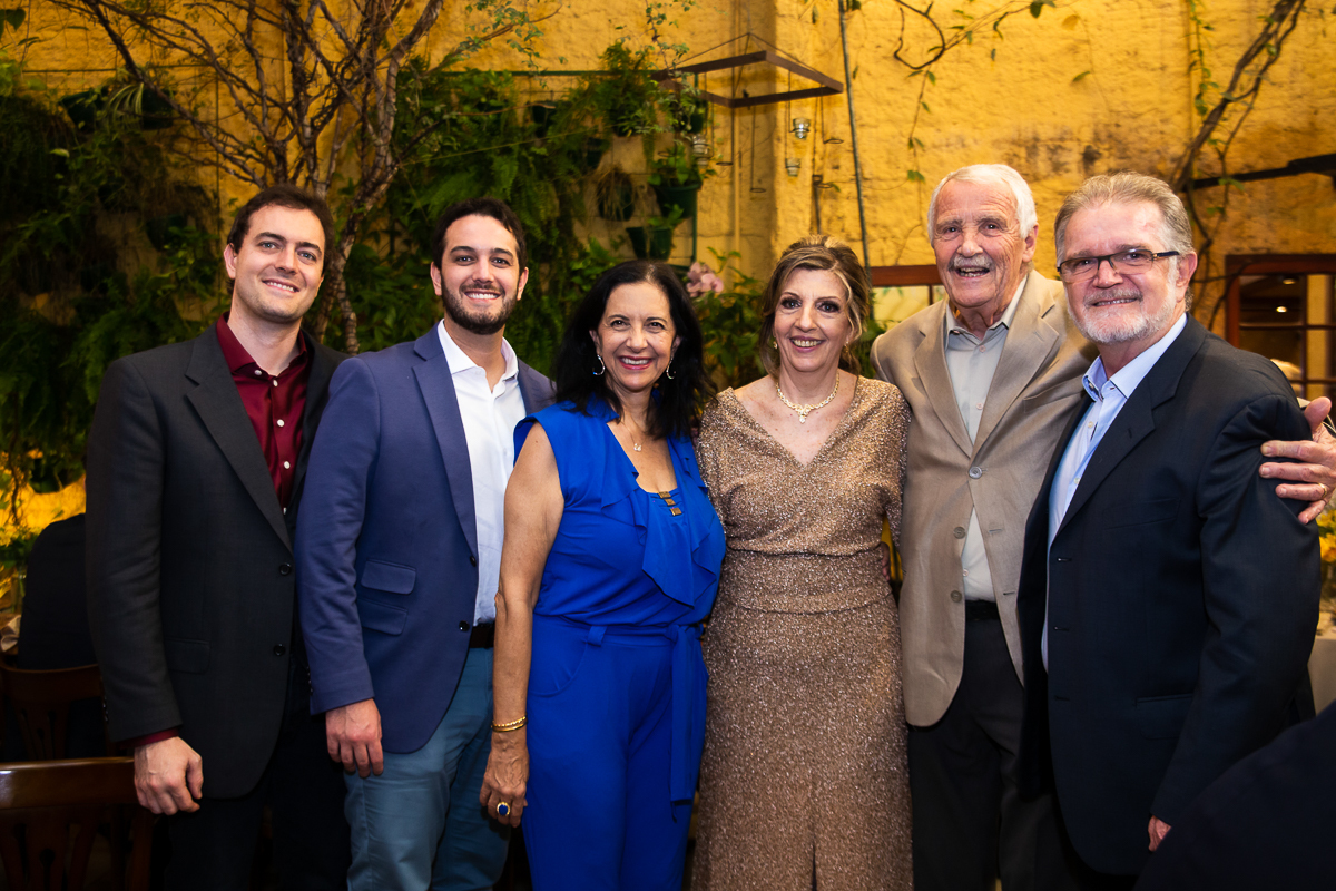 casal com os convidados