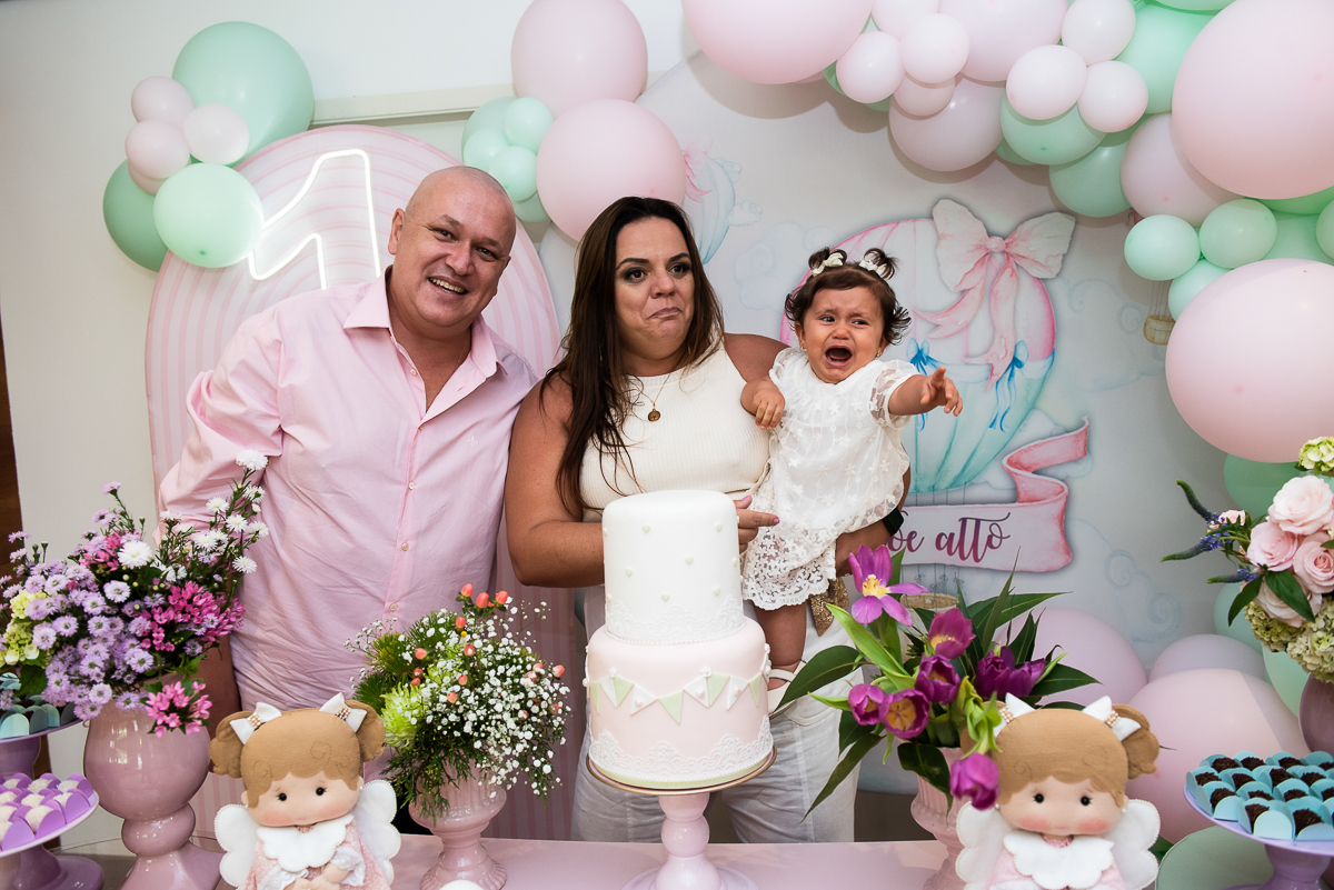 chorando no colinho da madrinha