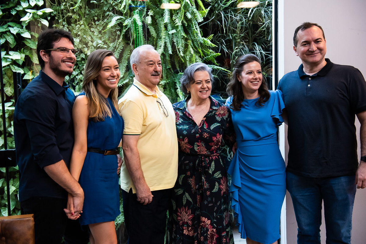 convidados posando para a fotografia