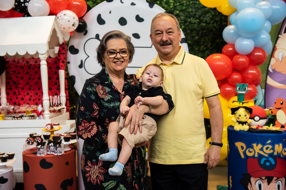 Bernardo no colinho da avó