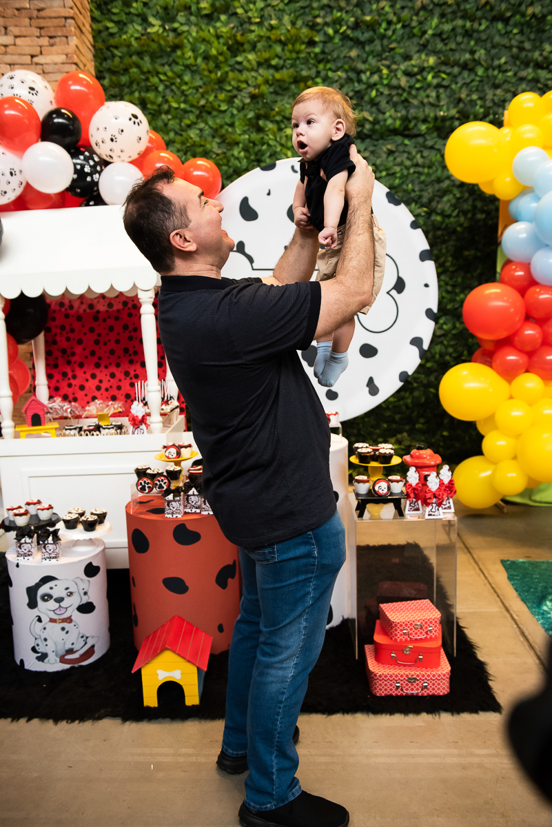 imitando a cena do filme rei leão