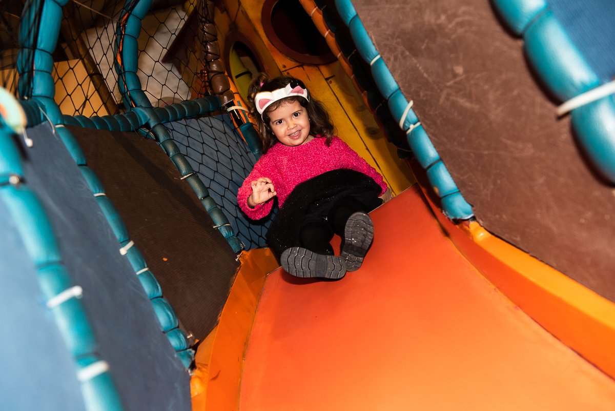 curtindo o escorregador