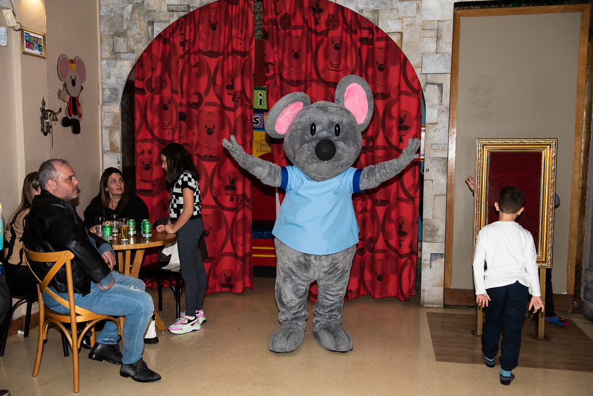 ratinho apresentando