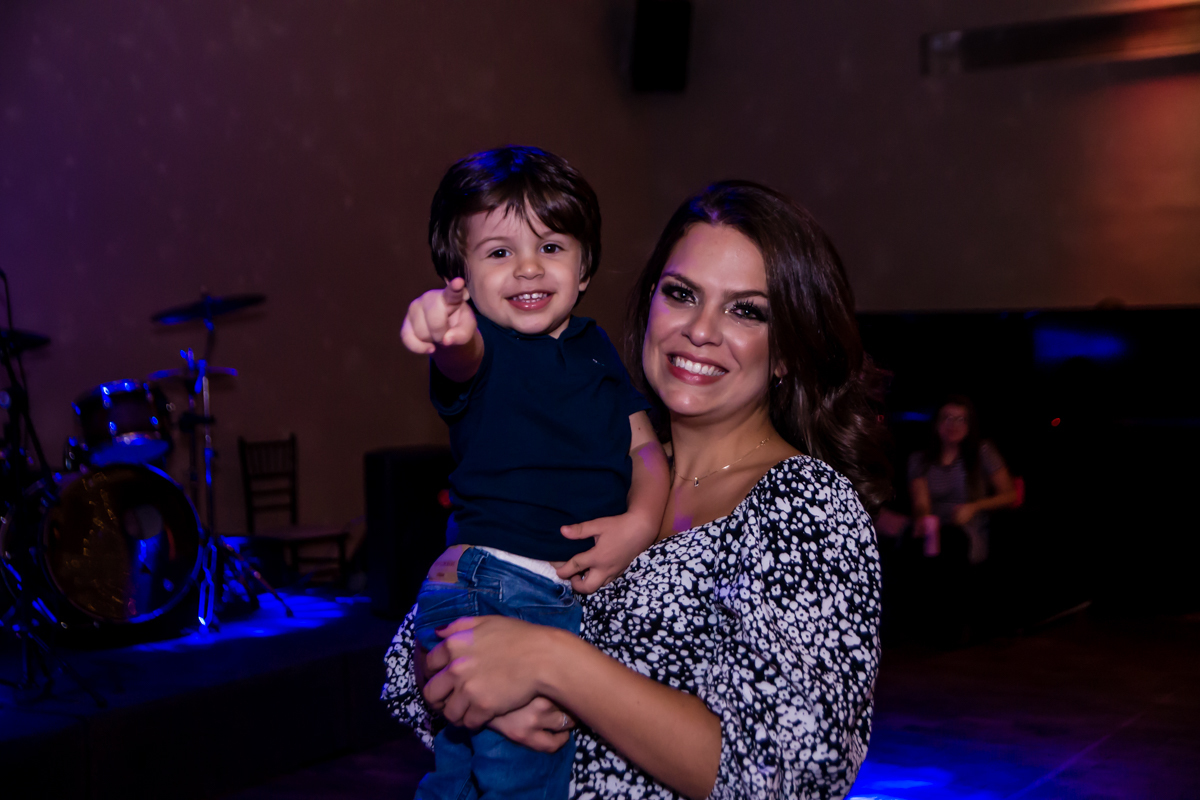 bebê no colo da aniversariante