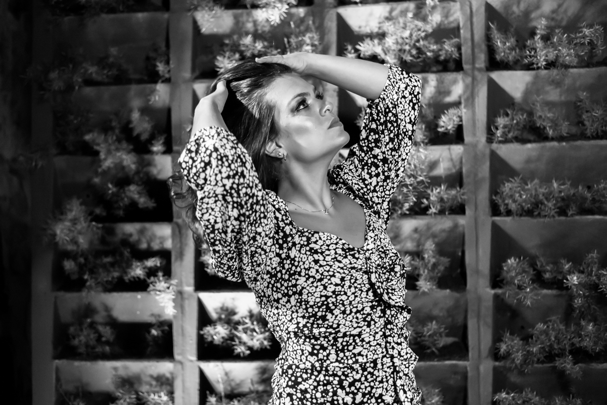 foto em preto e branco da Carol