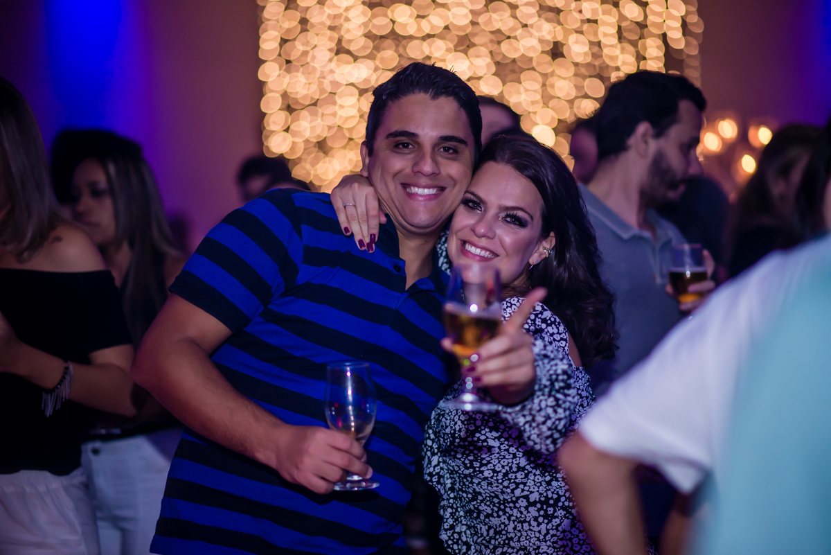 casal carismático curtindo a balada