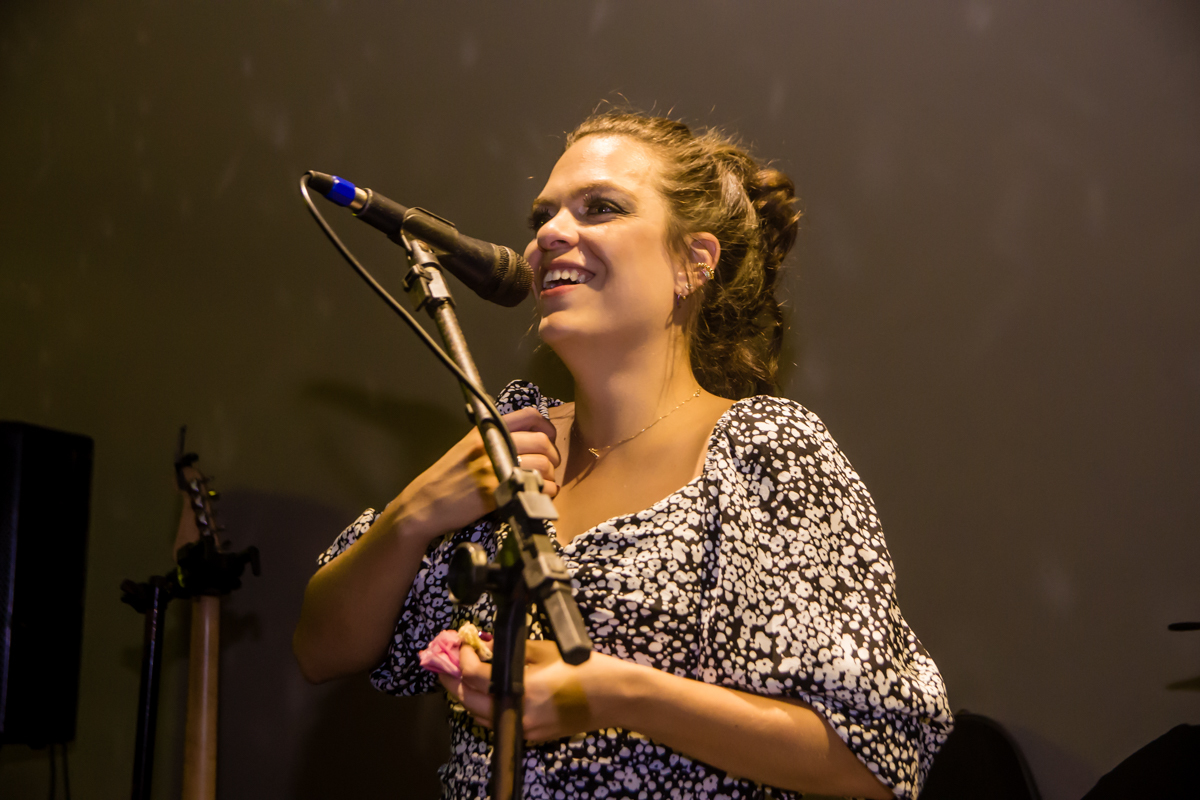 agradecendo aos convidados que prestigiaram a festa