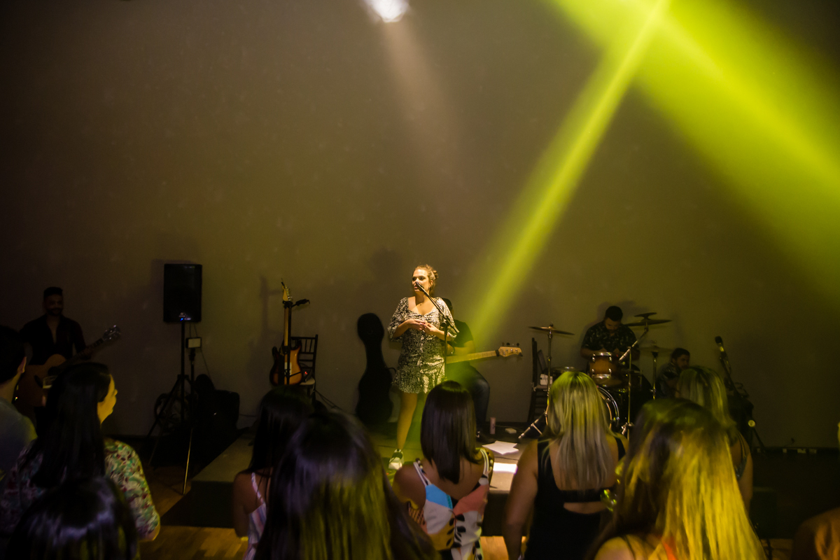 super show com DJ e iluminação de balada