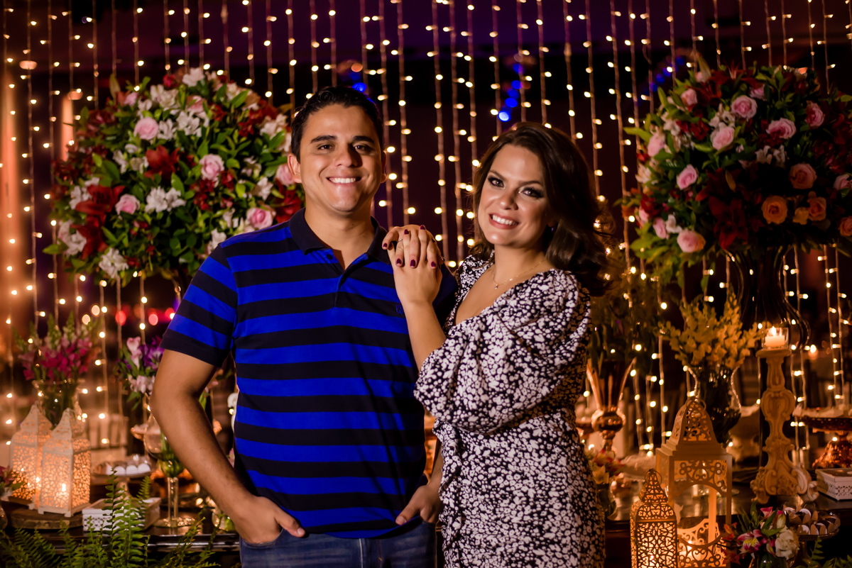 casal posando para fotos