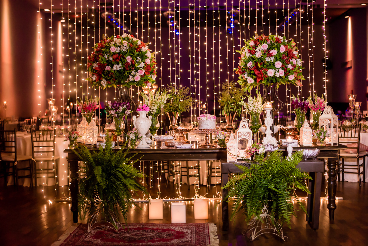 mesa de parabéns do aniversário de 30 anos da Carol
