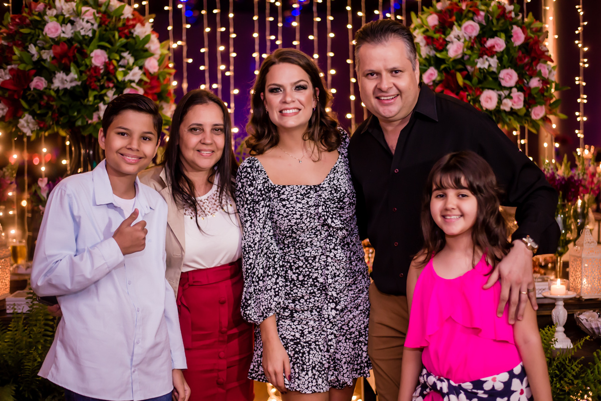 família reunida para fotos