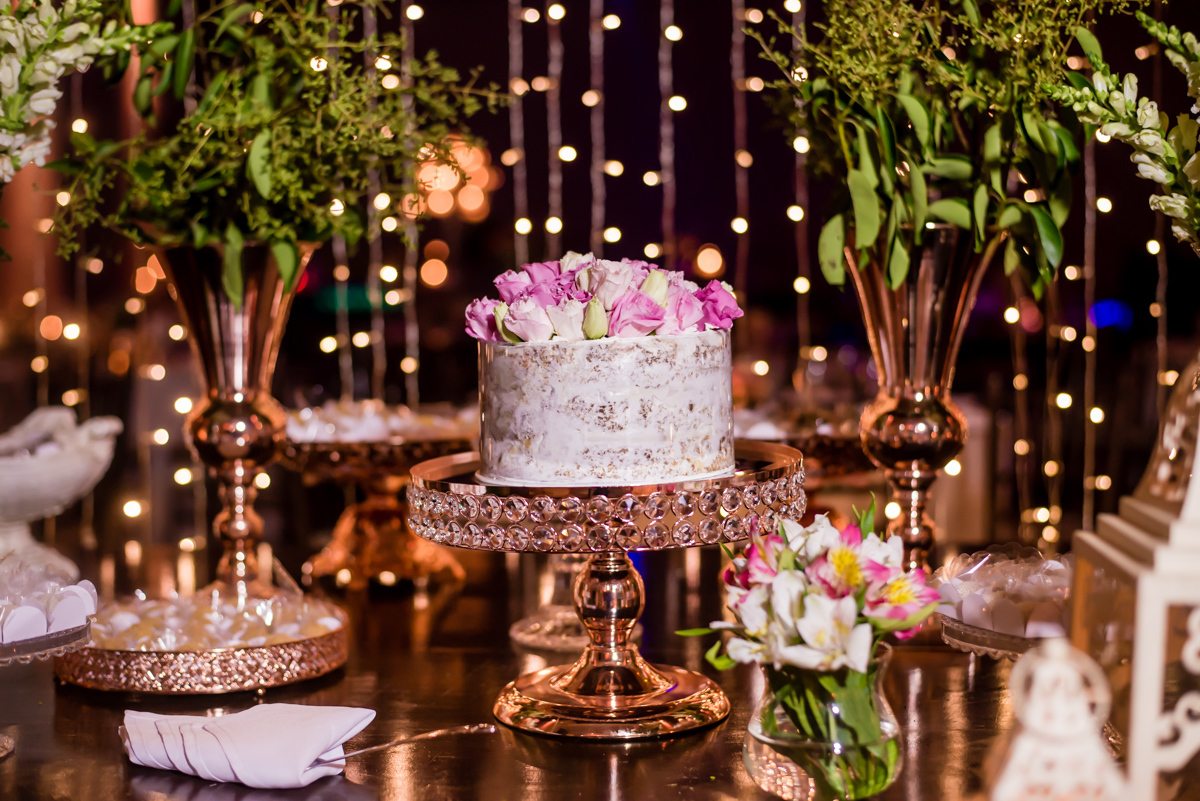 bolo da festa na mesa