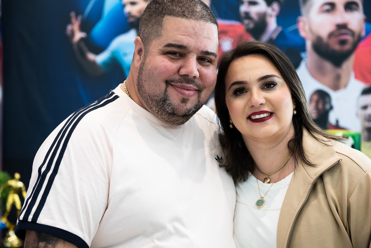 abraço amoroso de pai e mãe