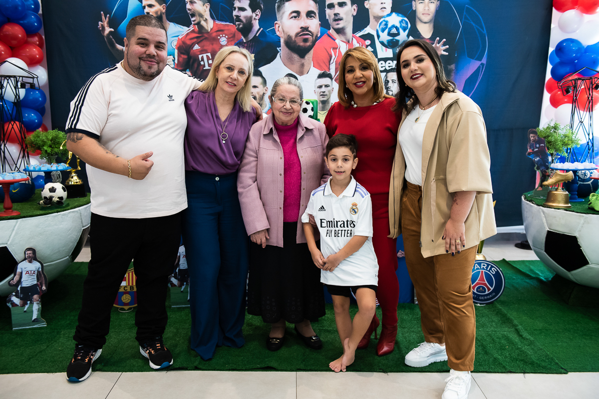 convidados posando para tirar fotos