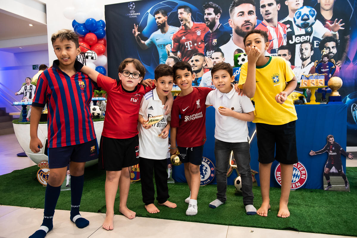 um time de futebol infantil