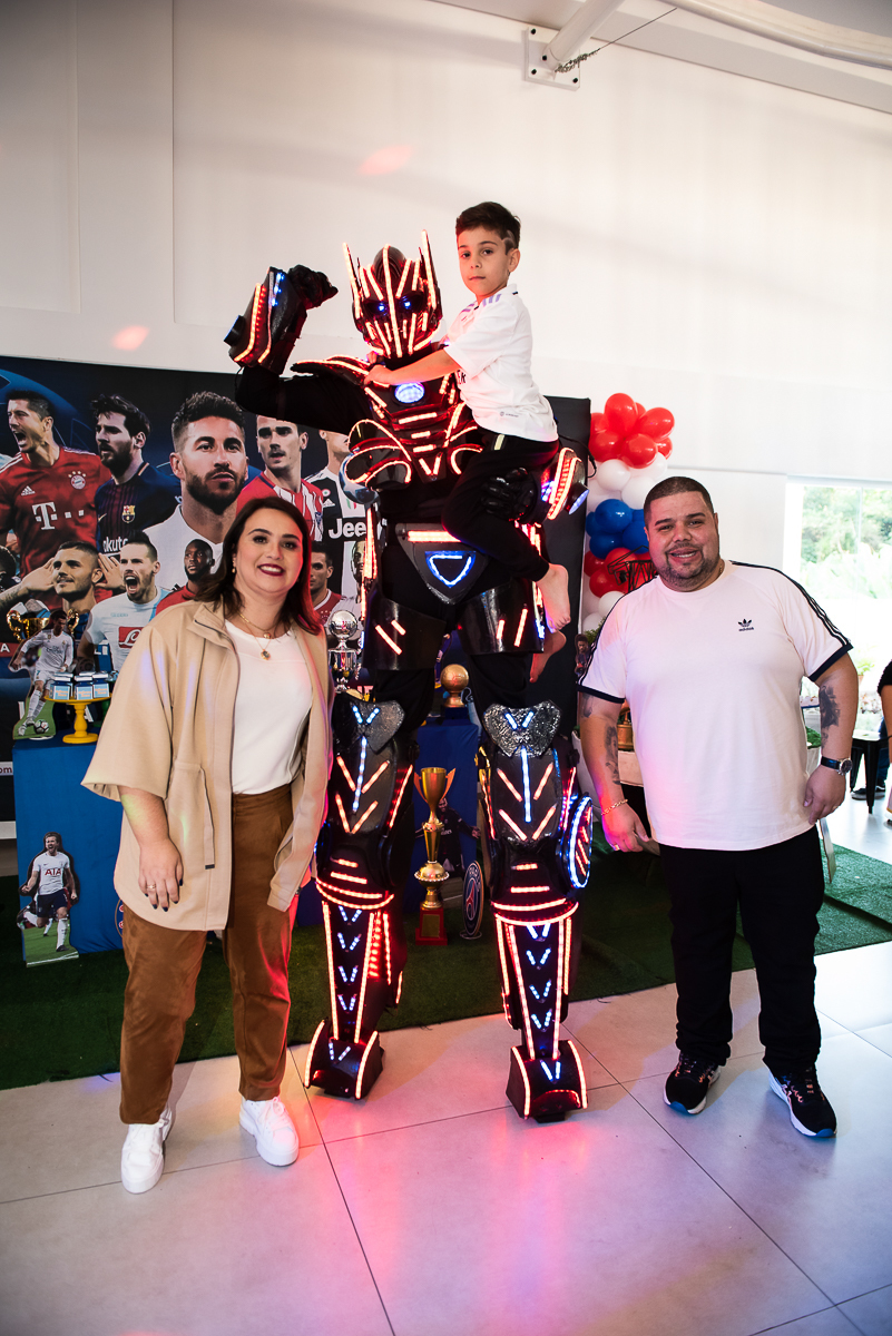 mamãe, robô gigante e papai