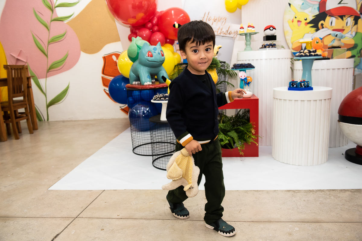 Gustavo passeando pelo buffet