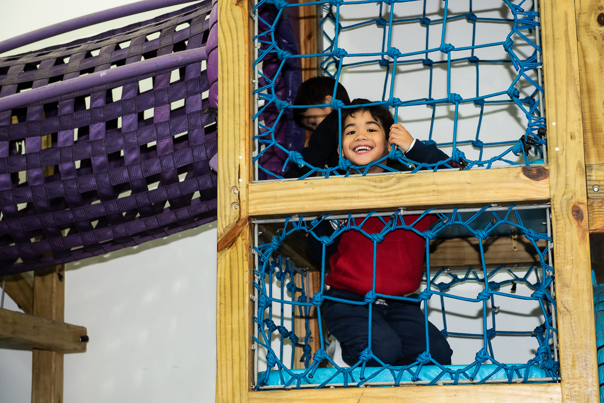 crianças se divertindo