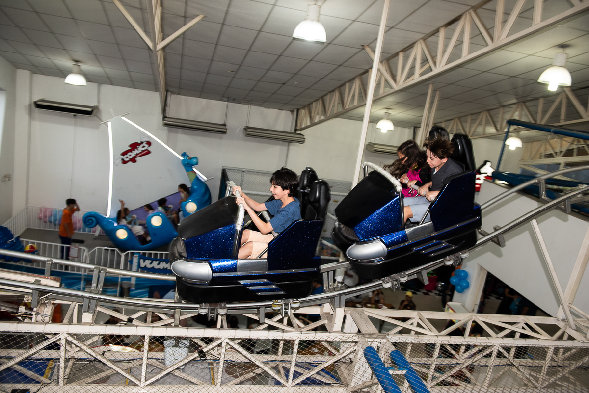 e a galera continua se divertindo na montanha russa do comics