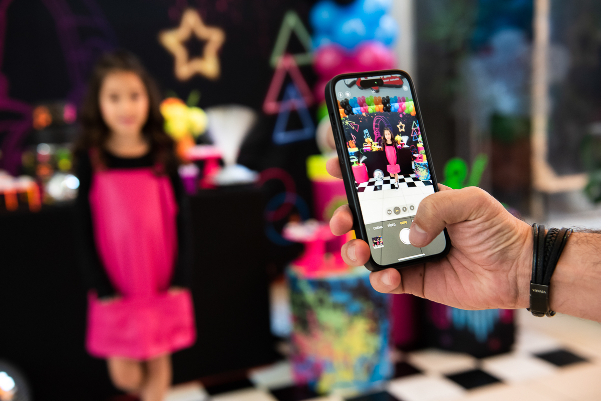 fazendo pose para a fotografia no celular