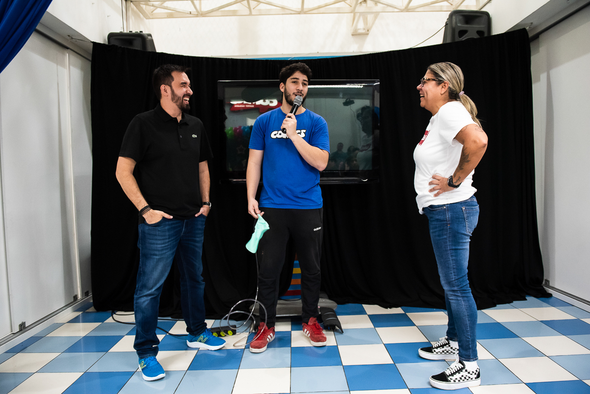 os adultos também estão brincando