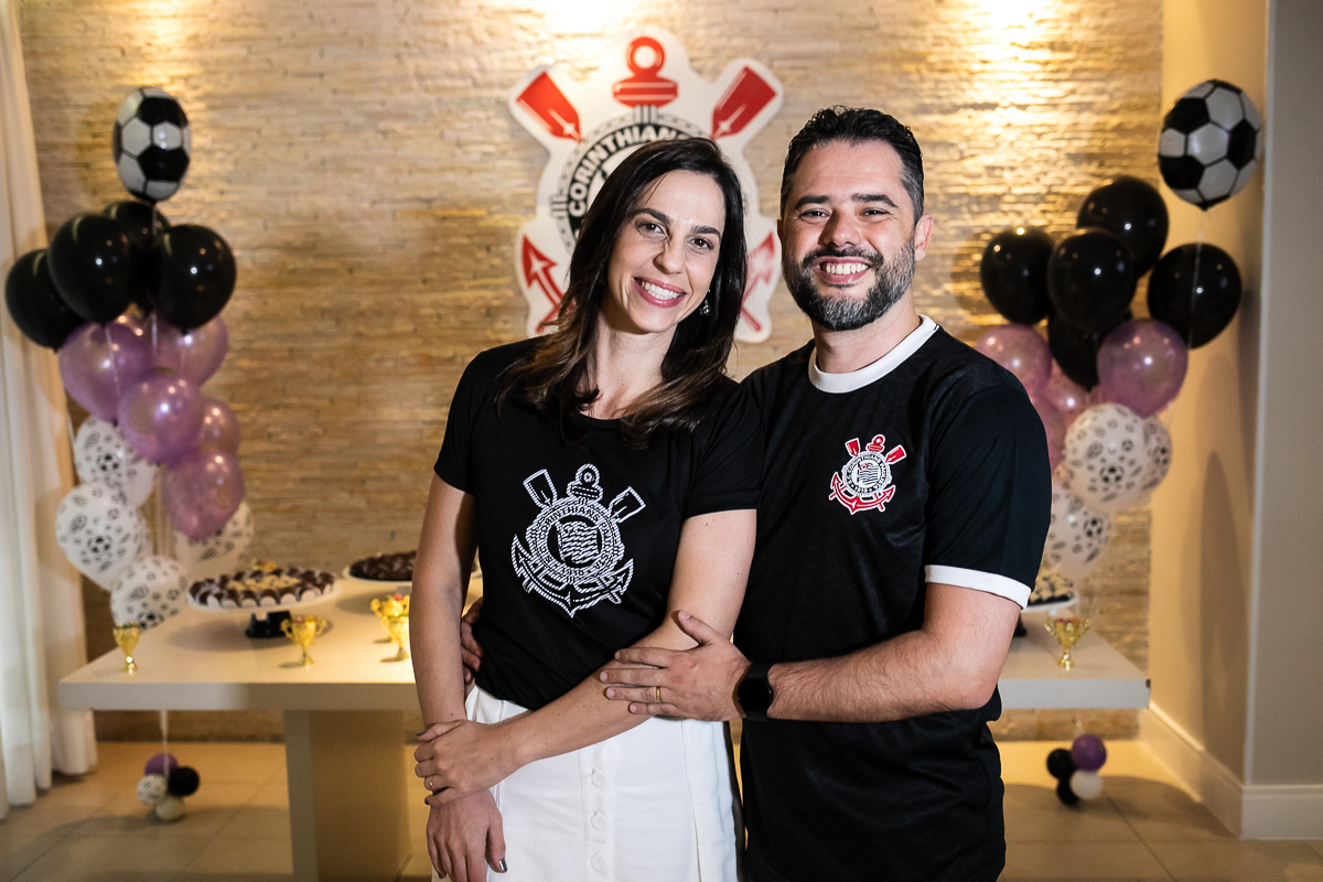 papai e mamãe se abraçando