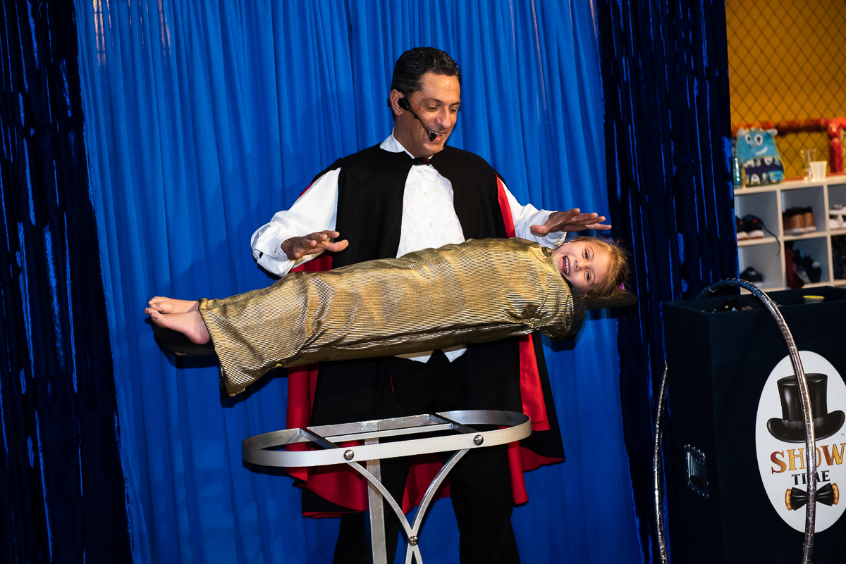 mágica da criança que flutua