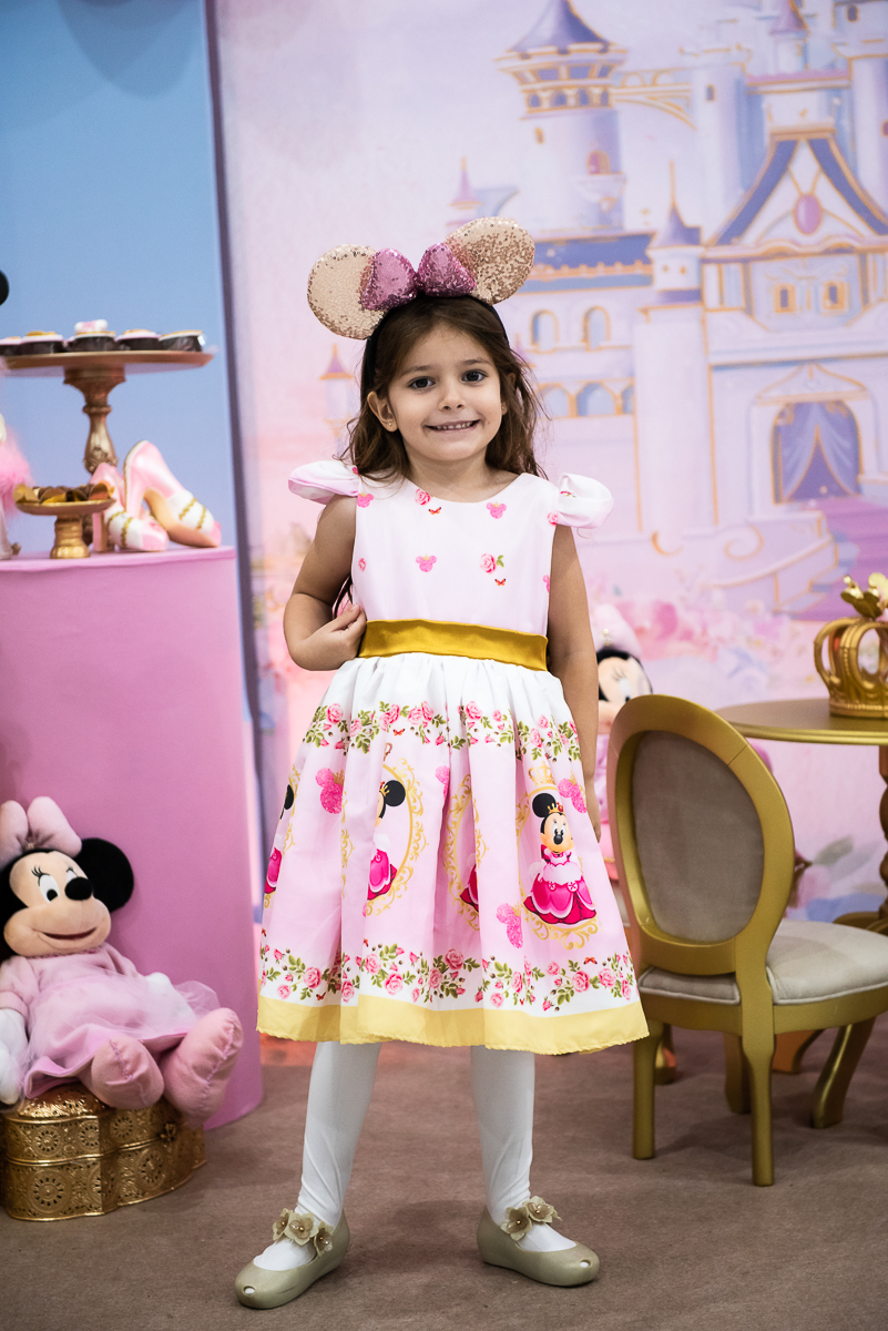 Duda e seu lindo vestido da Minnie rosa