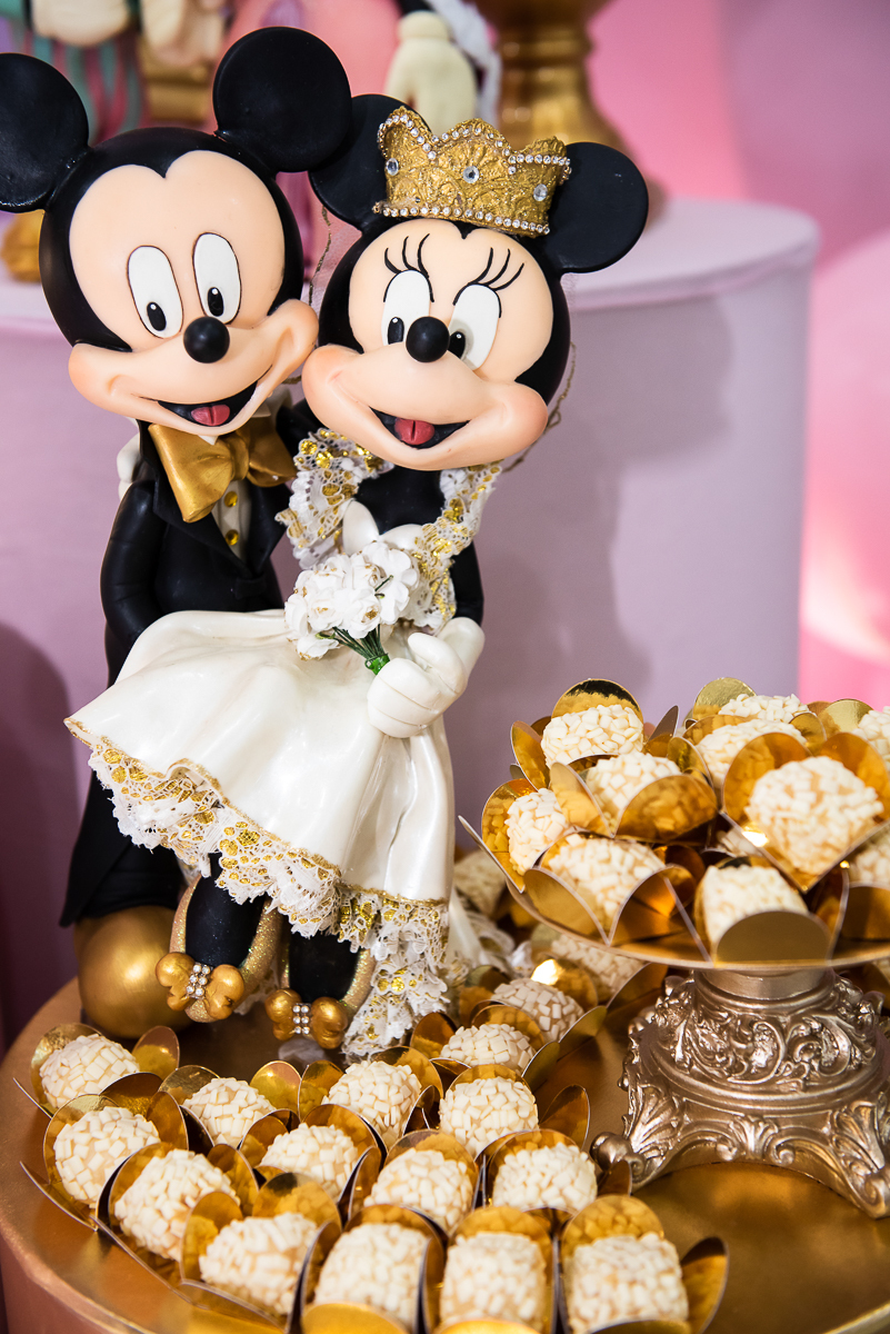 Mickey e Minnie vestidos de noivos