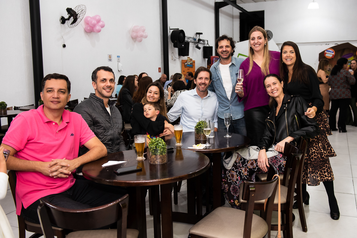 adultos curtindo a festa